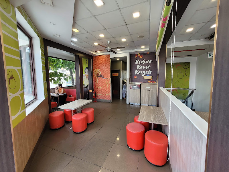 Jollibee – Truong Chinh, 360 Trường Chinh, Phường 13, Tân Bình, Thành phố Hồ Chí Minh, Việt Nam