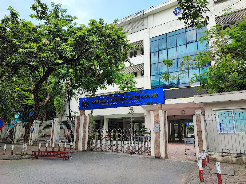 Trường THPT Chuyên Ngoại ngữ, Đại học Quốc gia Hà Nội, 2 Phạm Văn Đồng, Mai Dịch, Cầu Giấy, Hà Nội, Việt Nam